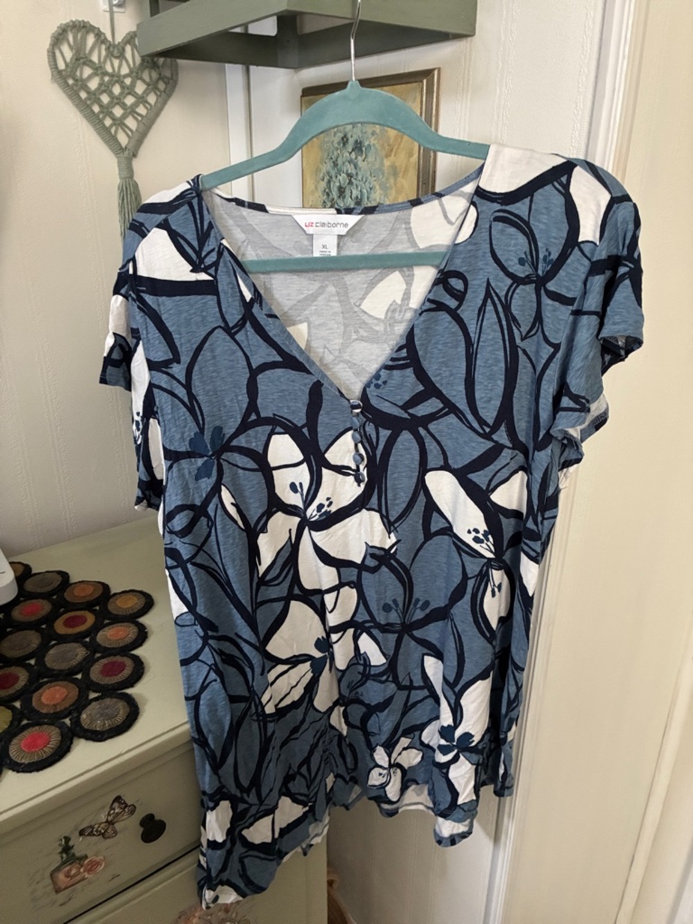 Liz Claiborne Blue and White Floral V-Neck Top